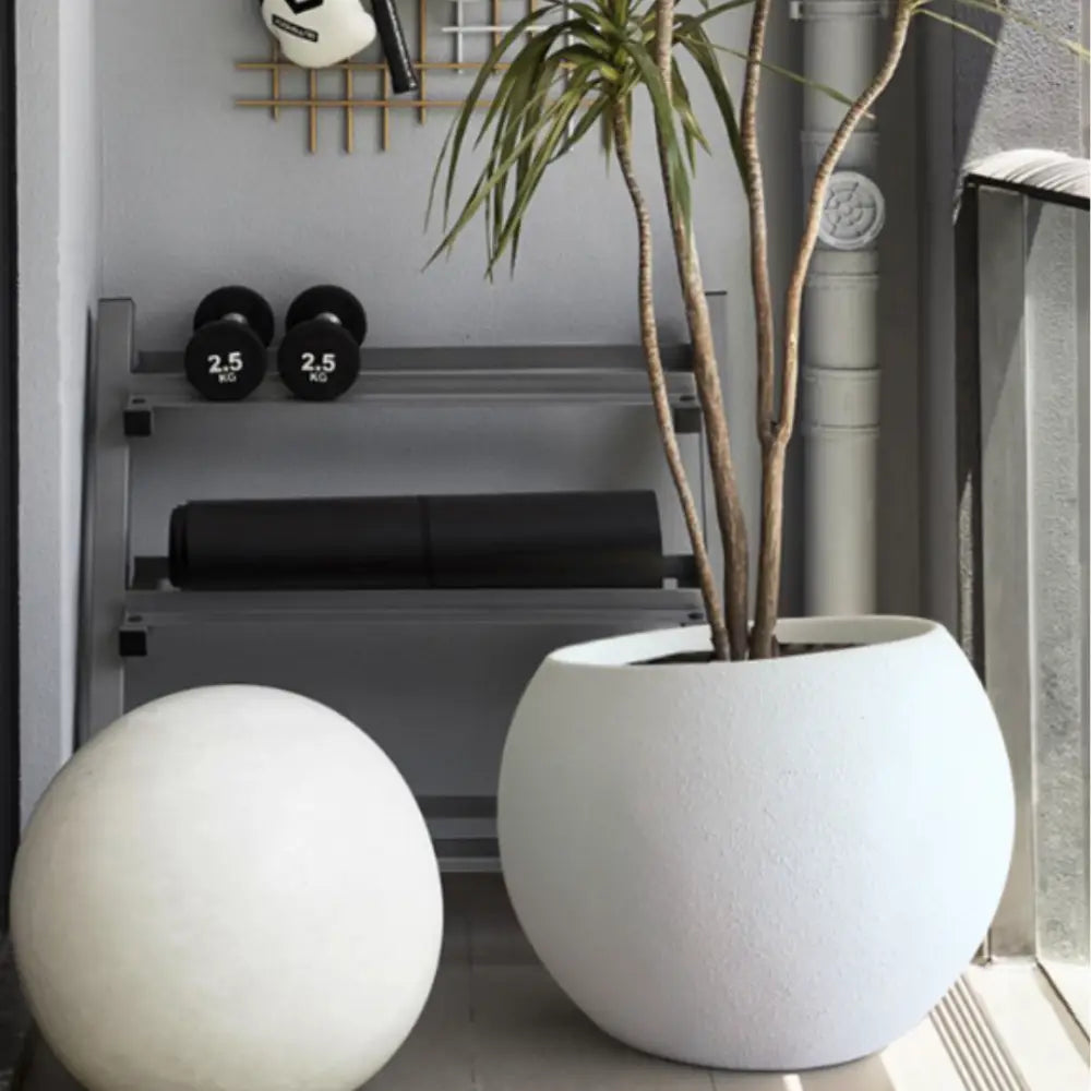 Grand pot de fleur béton