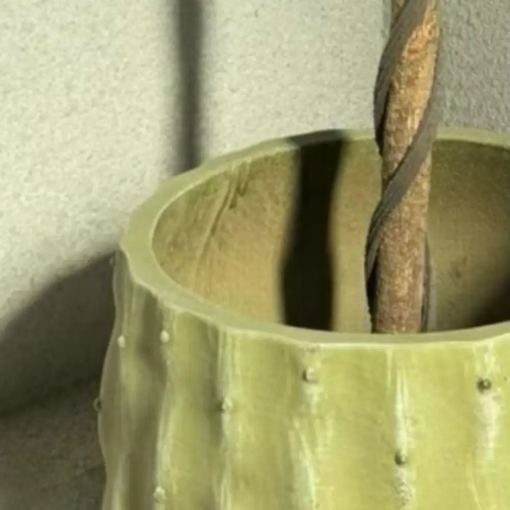 Grand pot de fleur vert