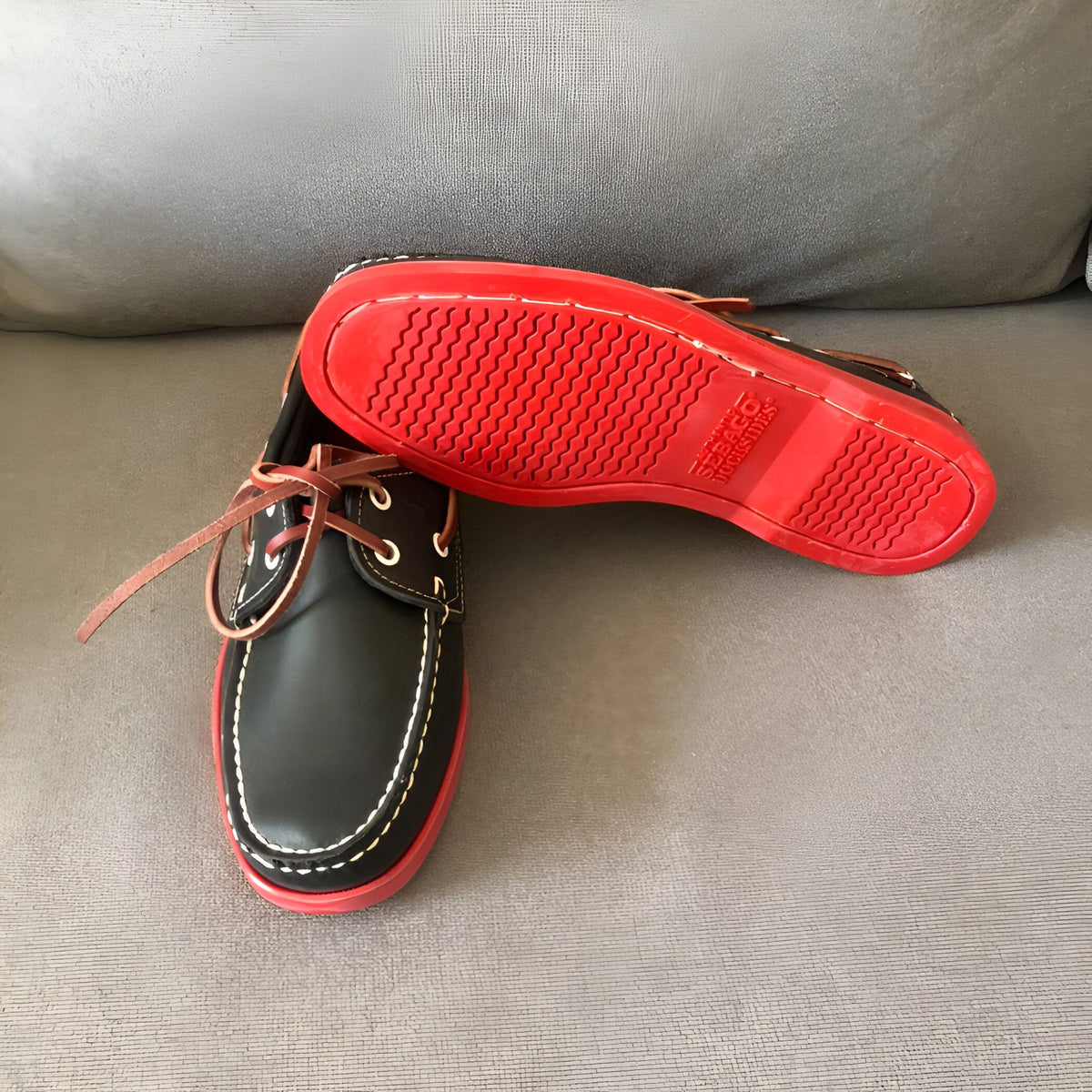 BrandX Mocassins Homme Cuir Synthétique Semelle Rouge
