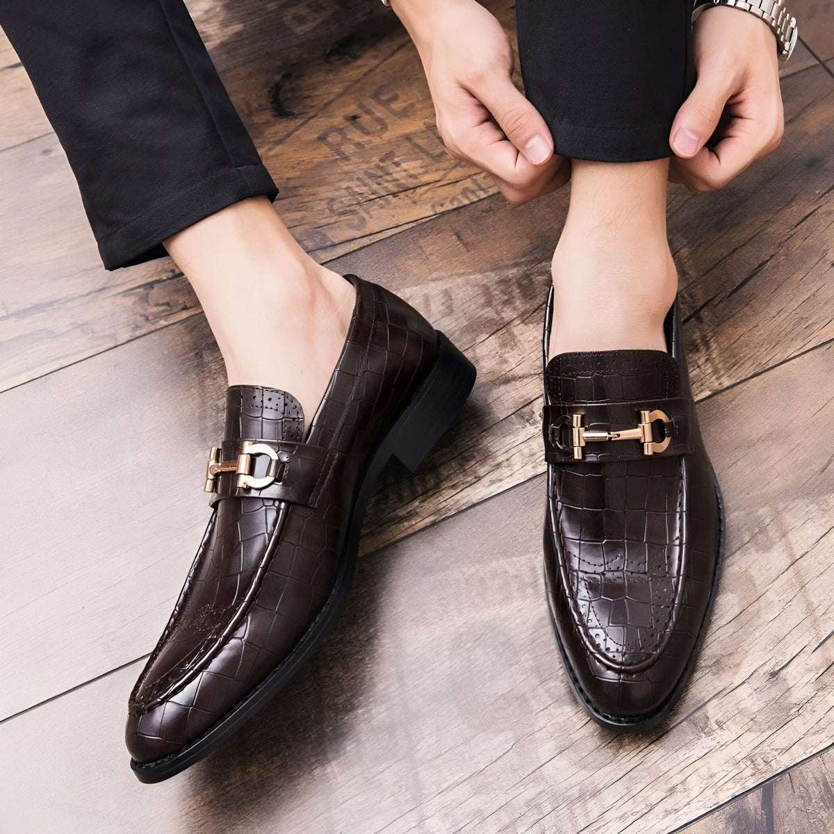 Nova Mocassins cuir végan boucle dorée style crocodile