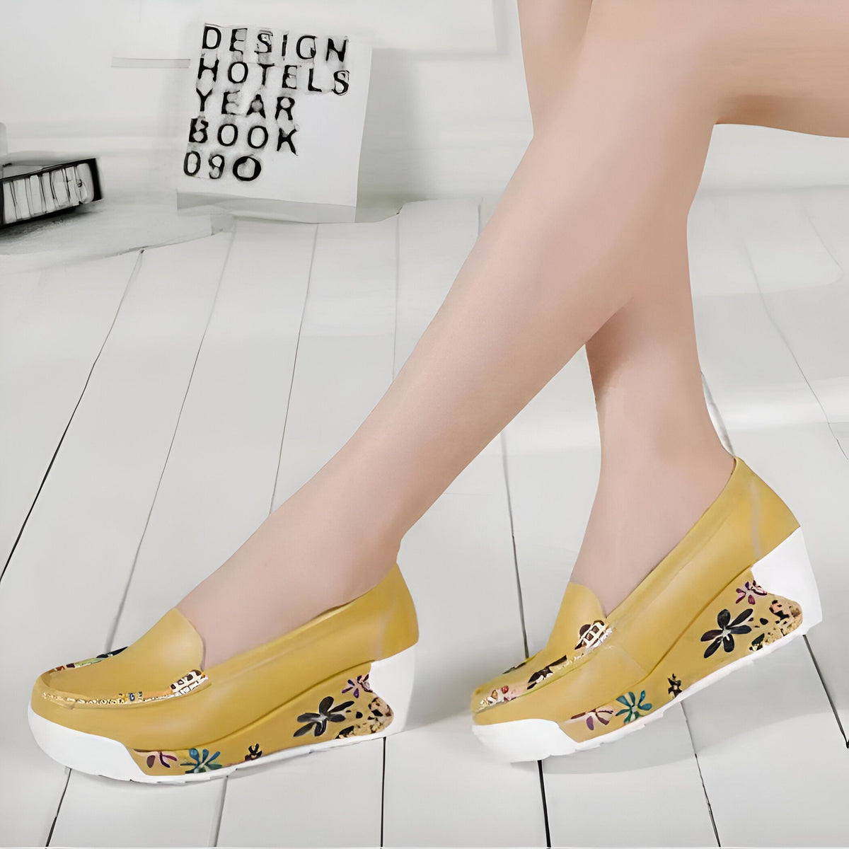 Mocassins Femme Compensés – Motifs Floraux Raffinés