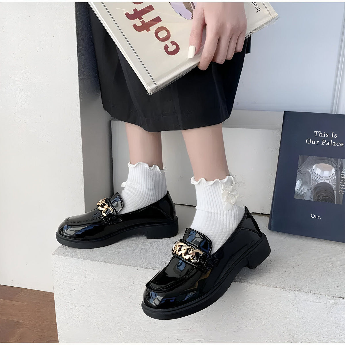 Mocassins Vernis Noir Chaîne Petit Talon - ÉléganceX