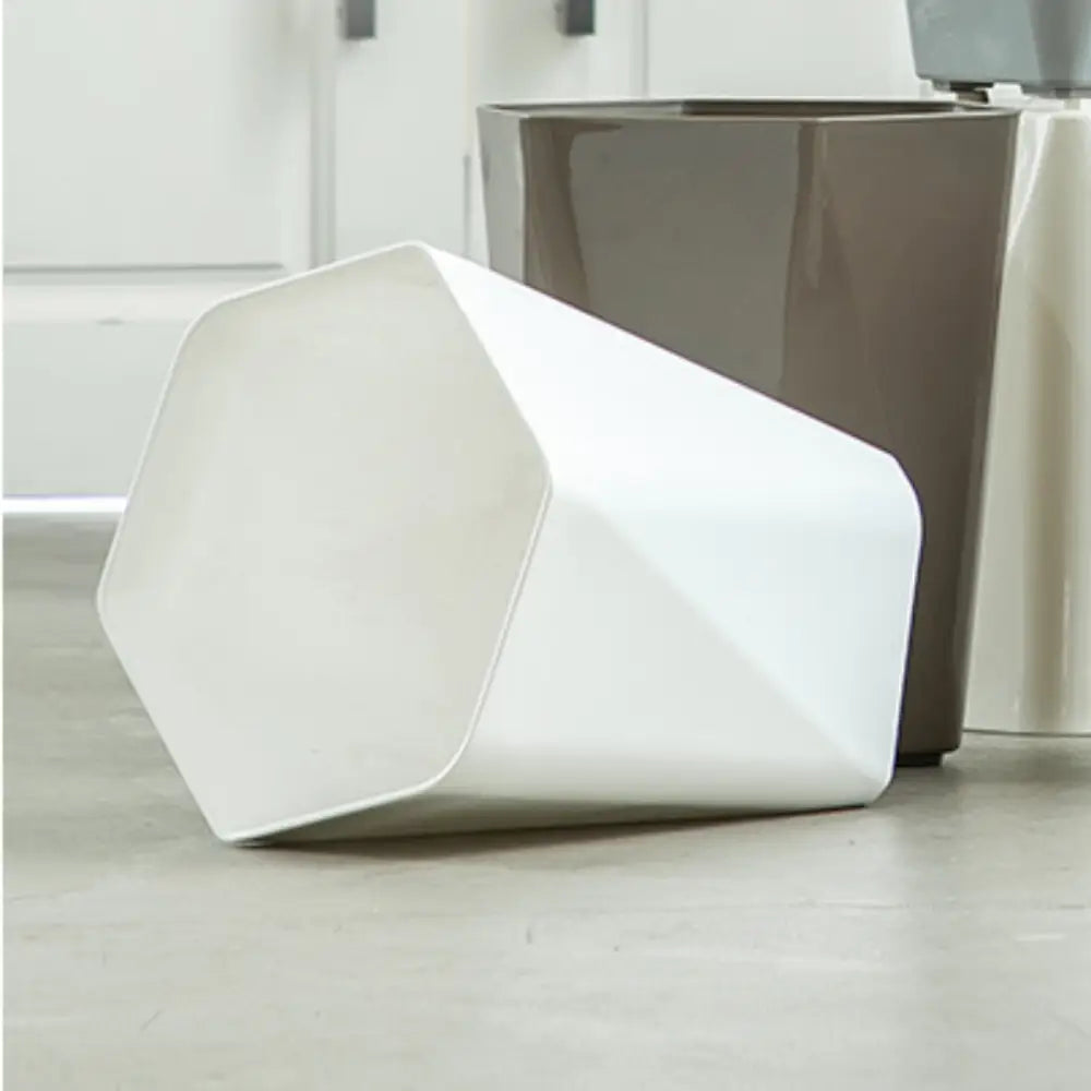 Pot de fleur plastique blanc