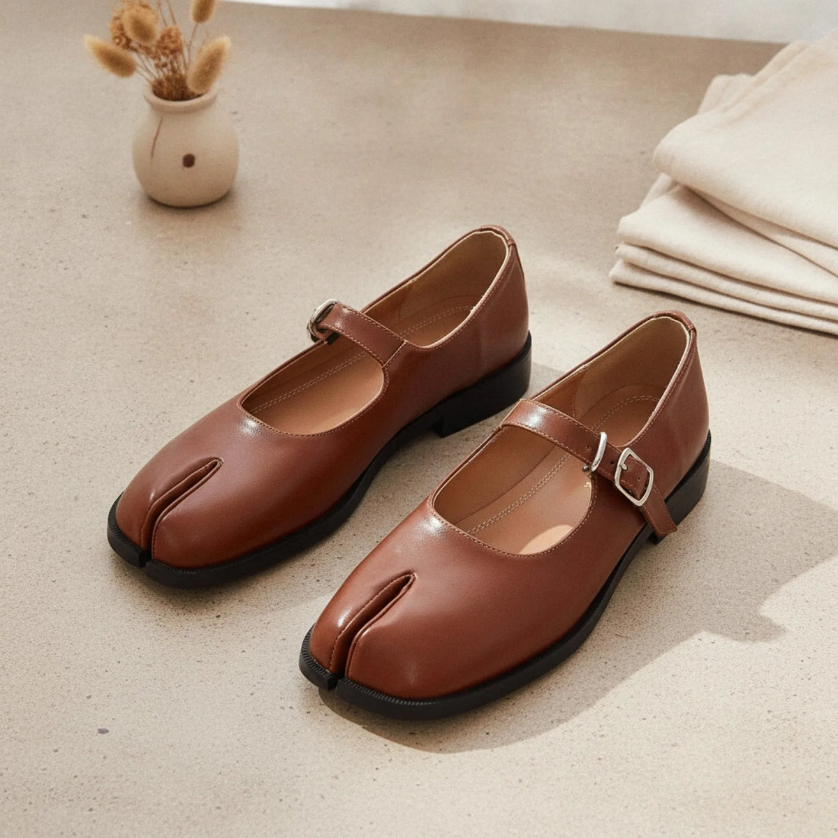 LuxeBrand - Ballerines Mary Jane Tabi Cuir Végan Raffiné