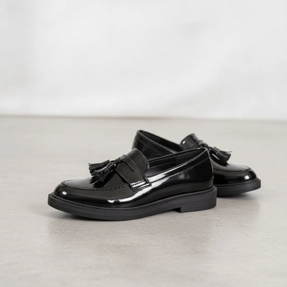 Mocassins Vernis Noirs à Glands - Élégance Femme