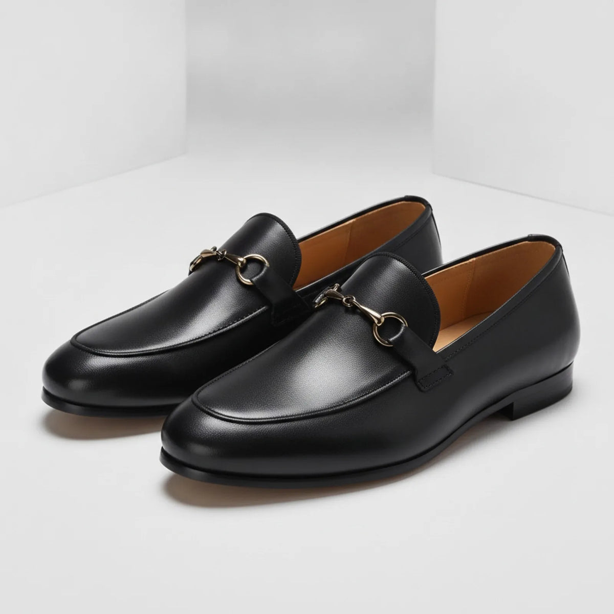 LuxeBrand Mocassins noirs cuir végan boucle dorée