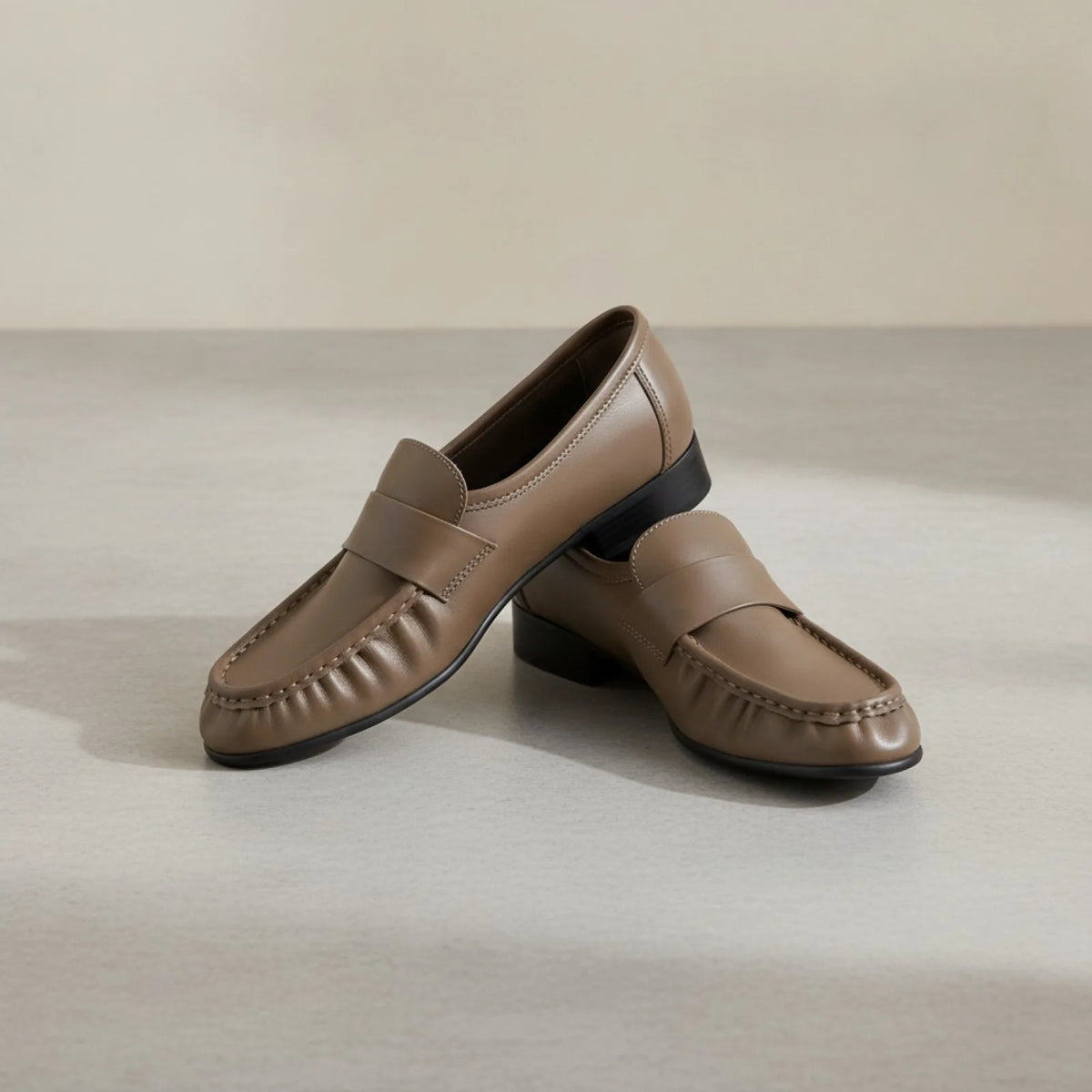 LuxeBrand Mocassins Rétro Cuir Souple Talon Carré