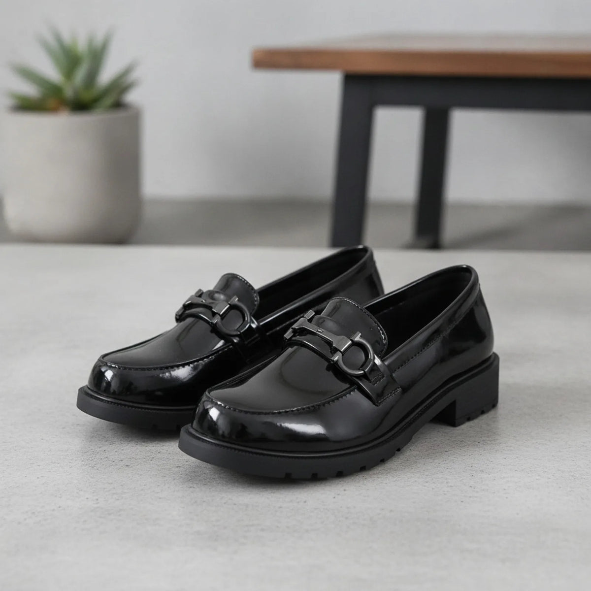 NovaLux Mocassins vernis femme métal élégant