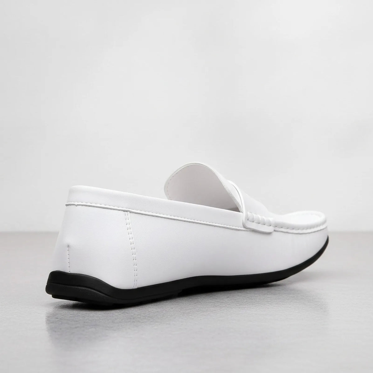 LuxeFoot Mocassins Homme Blanc Simili Cuir Soigné