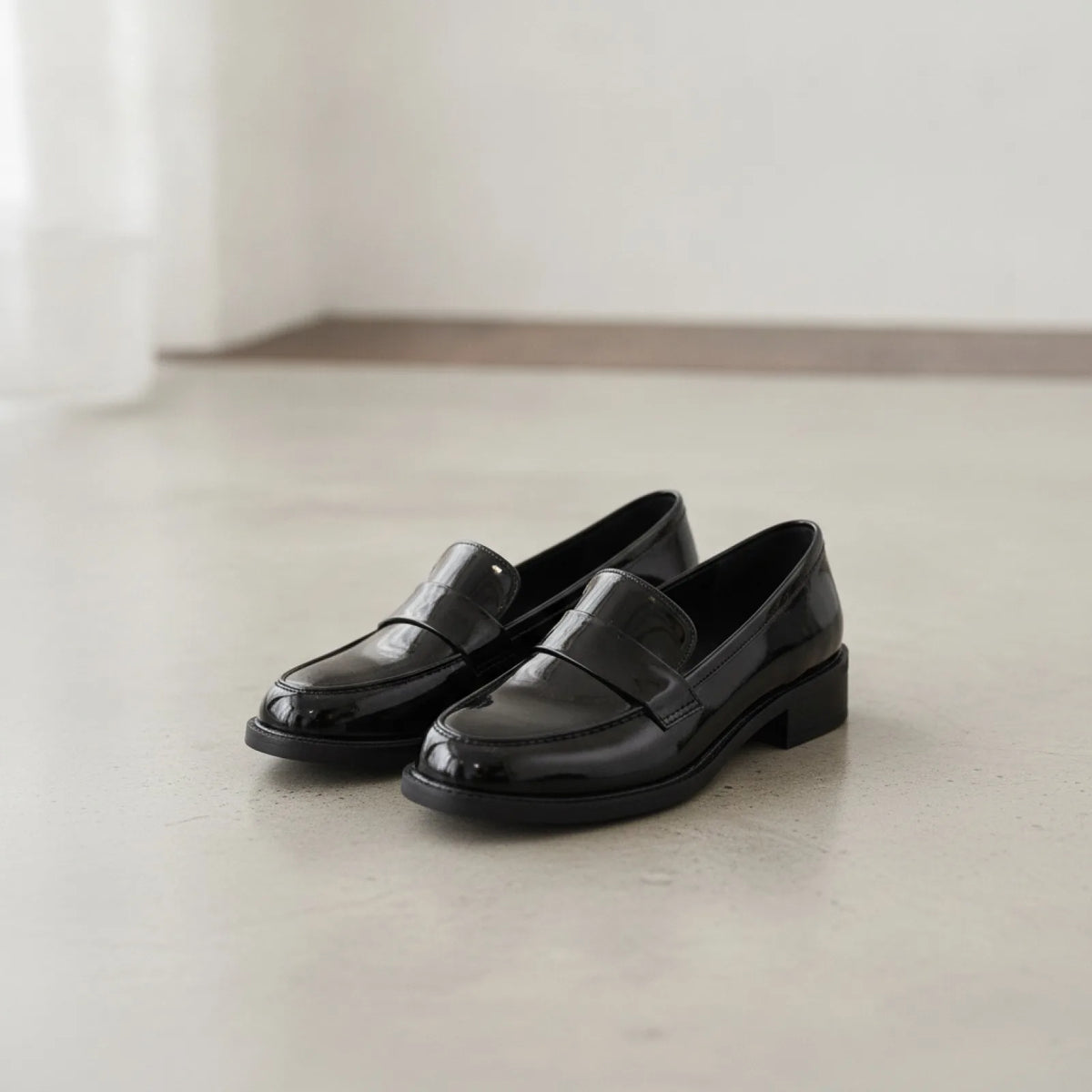 ChicLux Mocassins Noir Talons Carrés Femme Style Preppy