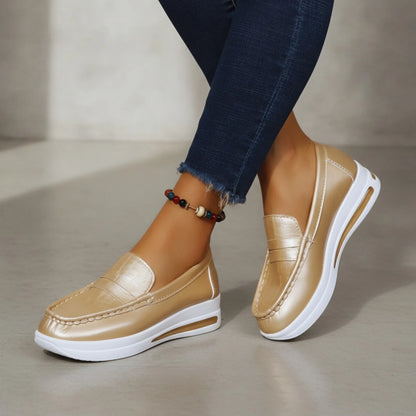 Mocassins Compensés: Effet Basket, Détails Lumineux