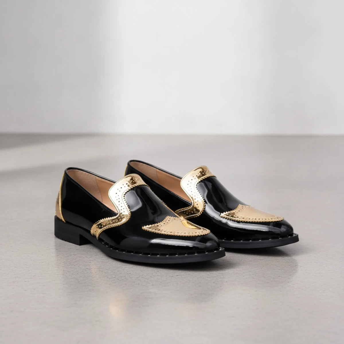 Mocassins Homme Vernis Noir Doré Élégant — Signature