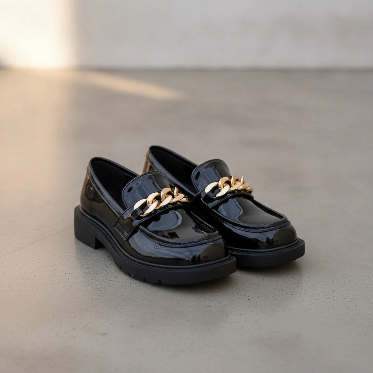GlamKids Mocassins vernis fille chaîne dorée