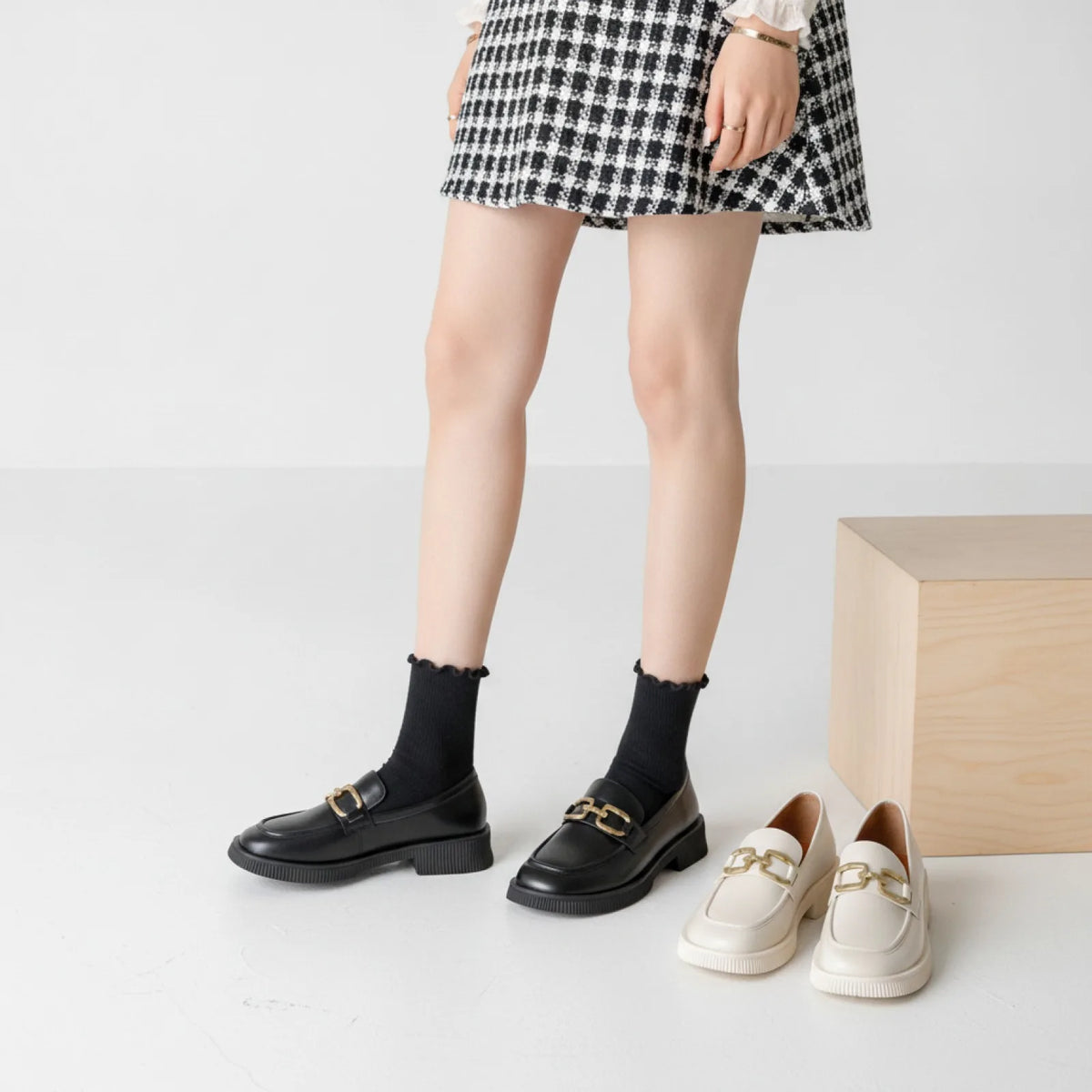 LuxeMoc Mocassins Cuir Végan Boucle Métal Noir Beige