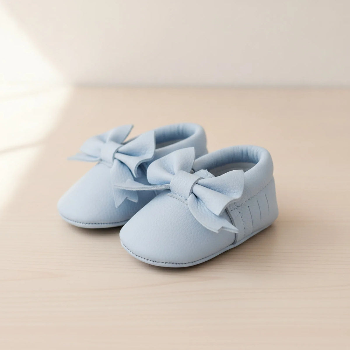 Chaussons Bébé Nœud Papillon Cuir Végan | PetitCâlin