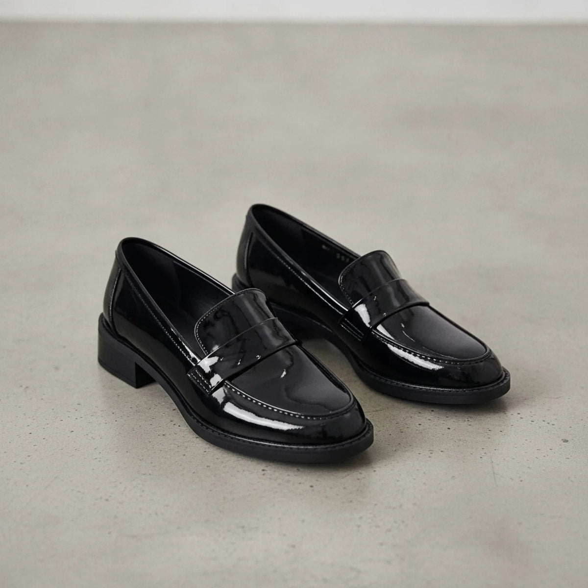 ChicLux Mocassins Noir Talons Carrés Femme Style Preppy