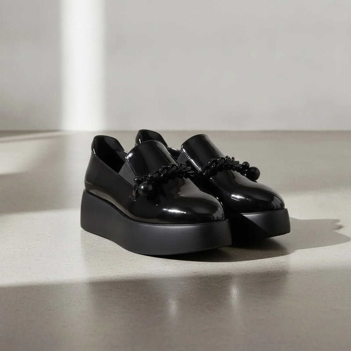 Luxe Mocassins vernis plateforme avec chaîne