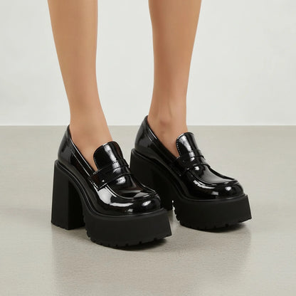 Nova Mocassins noirs à talon épais vernis femme