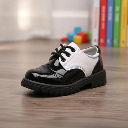 Élégance Kids: Mocassins vernis enfant lacets cérémonie