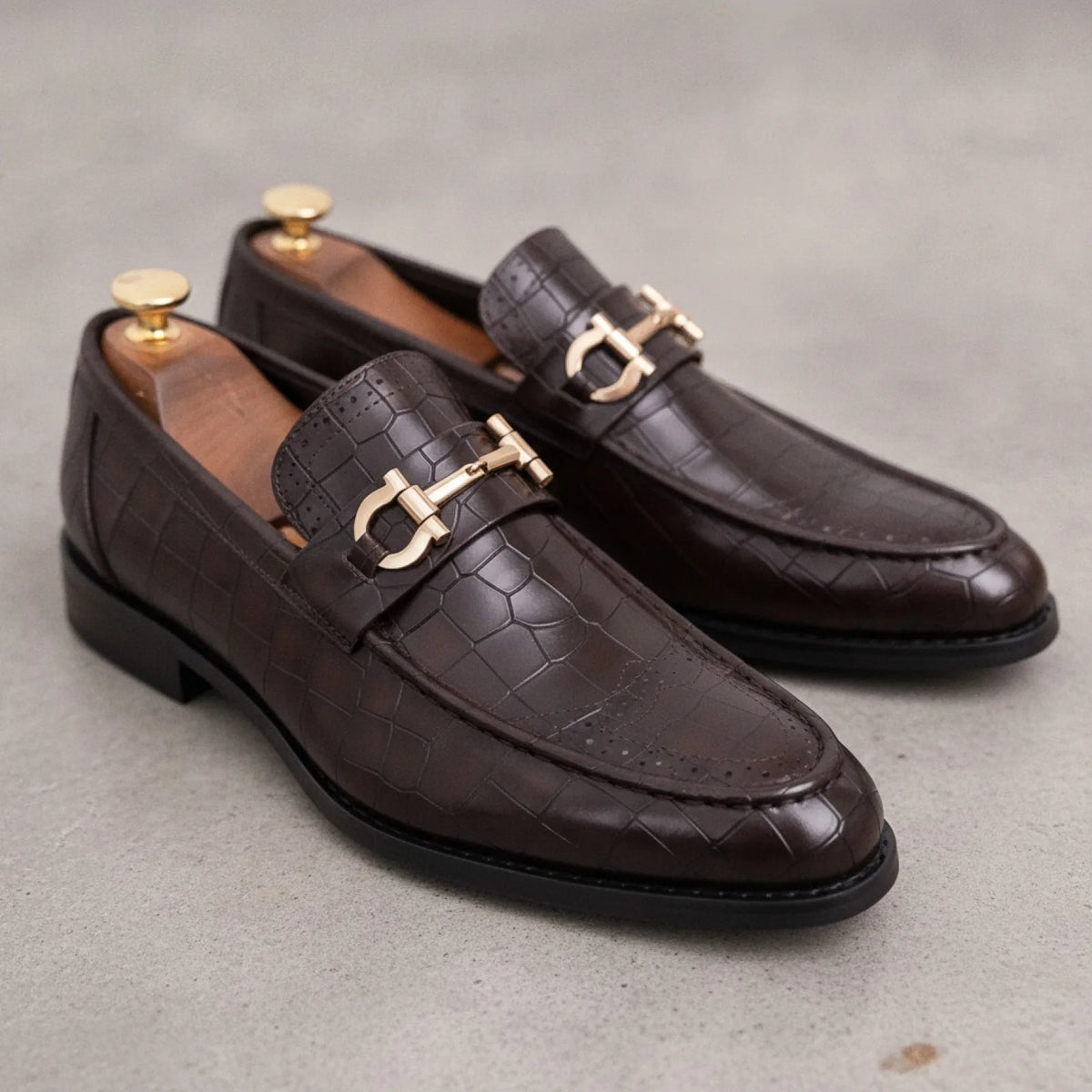 Nova Mocassins cuir végan boucle dorée style crocodile