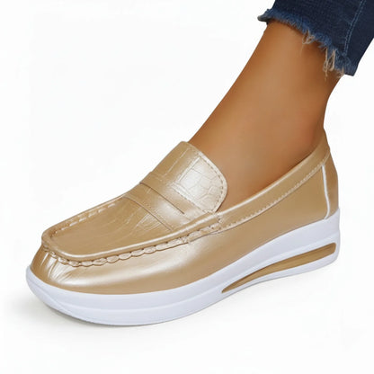 Mocassins Compensés: Effet Basket, Détails Lumineux