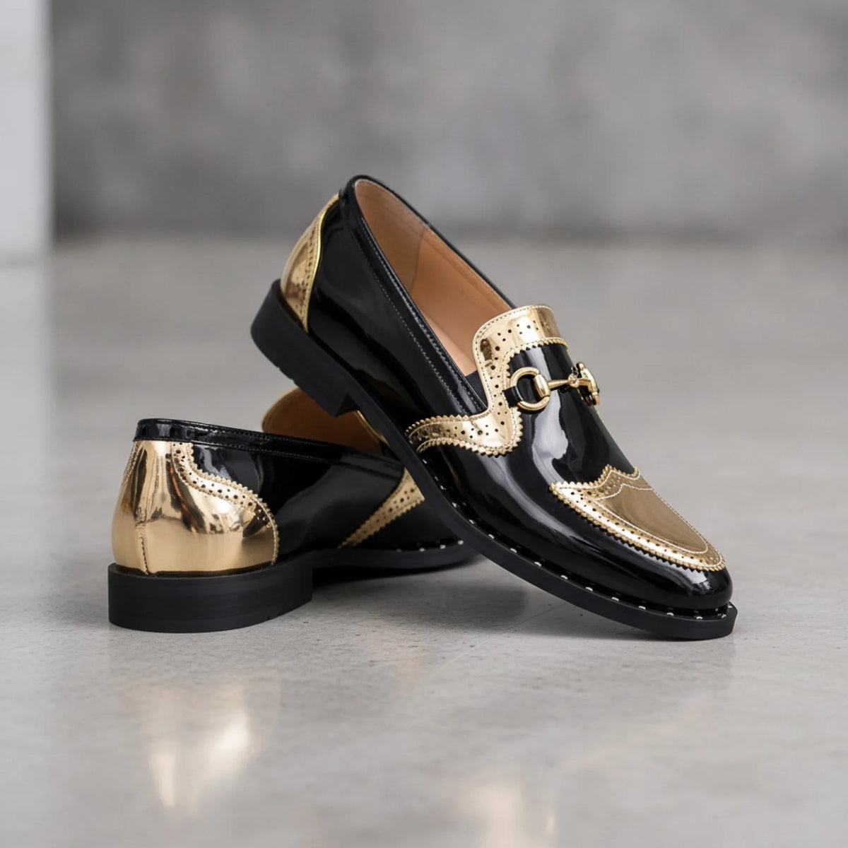 Mocassins Homme Vernis Noir Doré Élégant — Signature