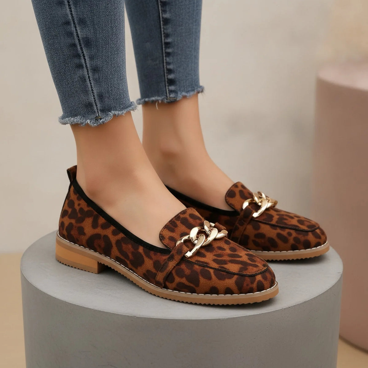 Mocassins Léopard Femme Chaînes Dorées Petit Talon Luxe