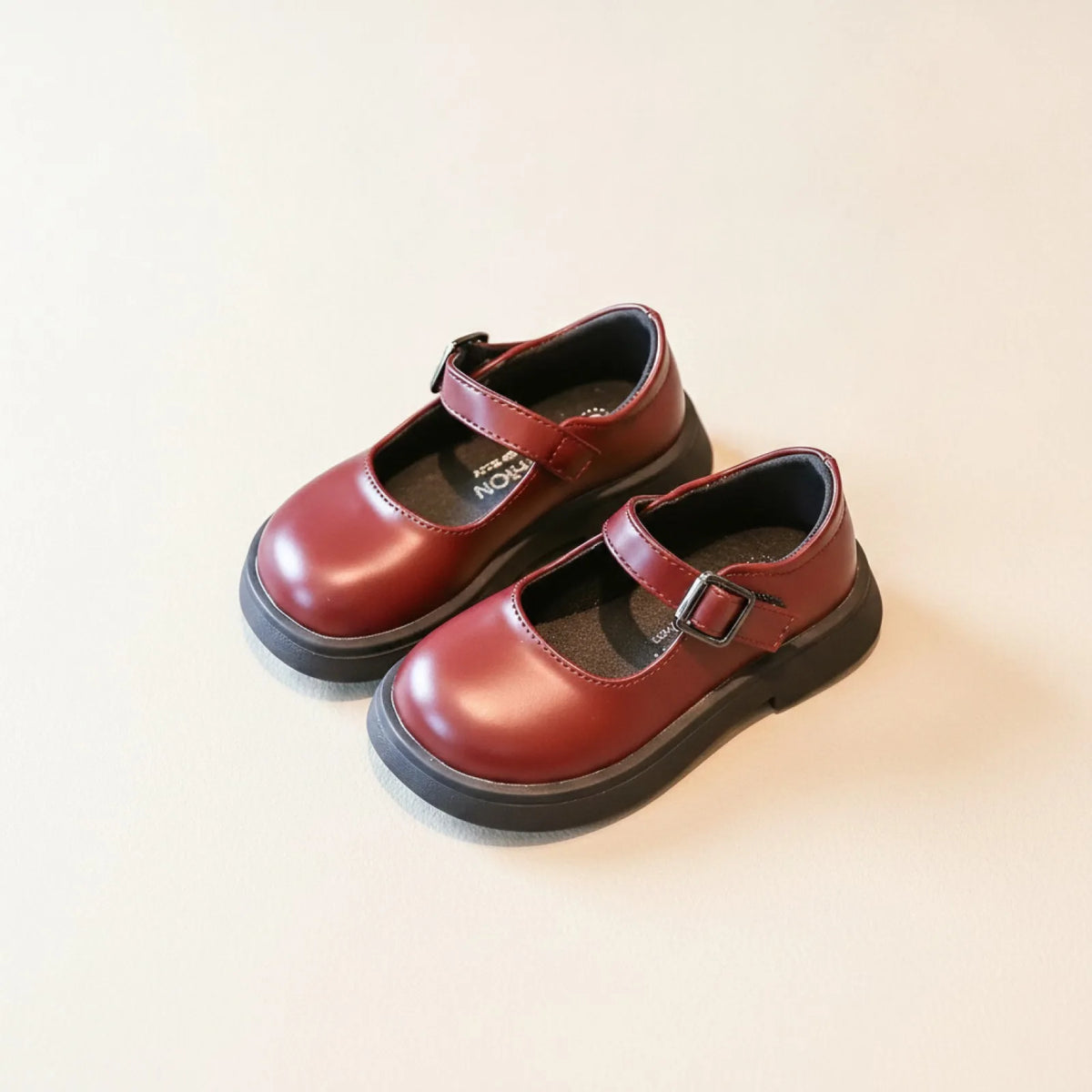 BrandX Mocassins Fille Style Cuir Végan à Bride Scratch