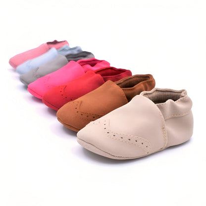 Étoile Chaussons bébé cuir souple avec détails perforés