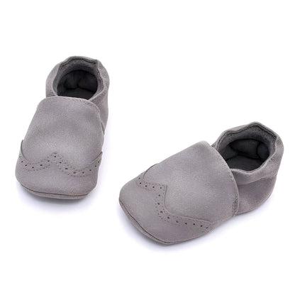 Étoile Chaussons bébé cuir souple avec détails perforés
