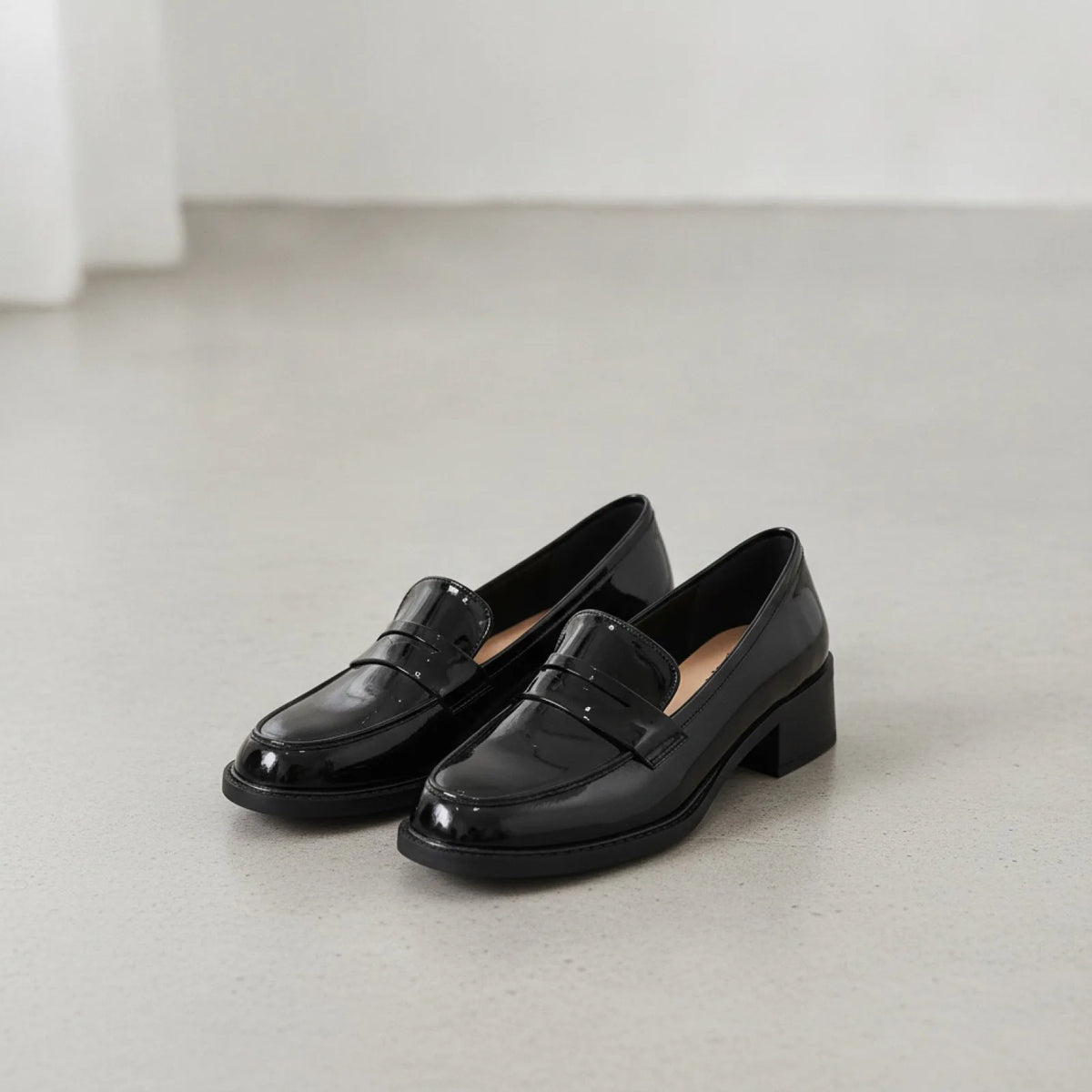 ChicLux Mocassins Noir Talons Carrés Femme Style Preppy