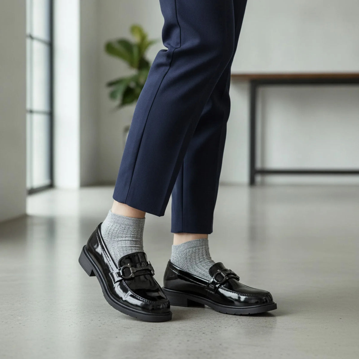 NovaLux Mocassins vernis femme métal élégant