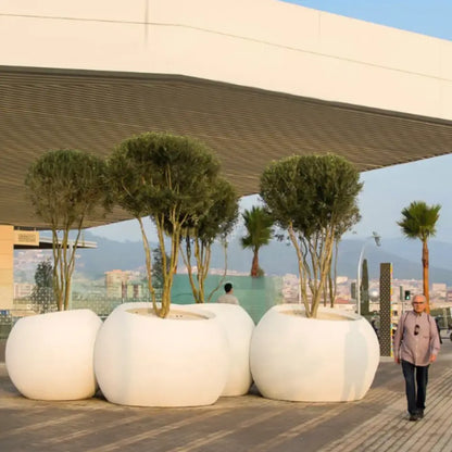 Grand pot de fleur béton