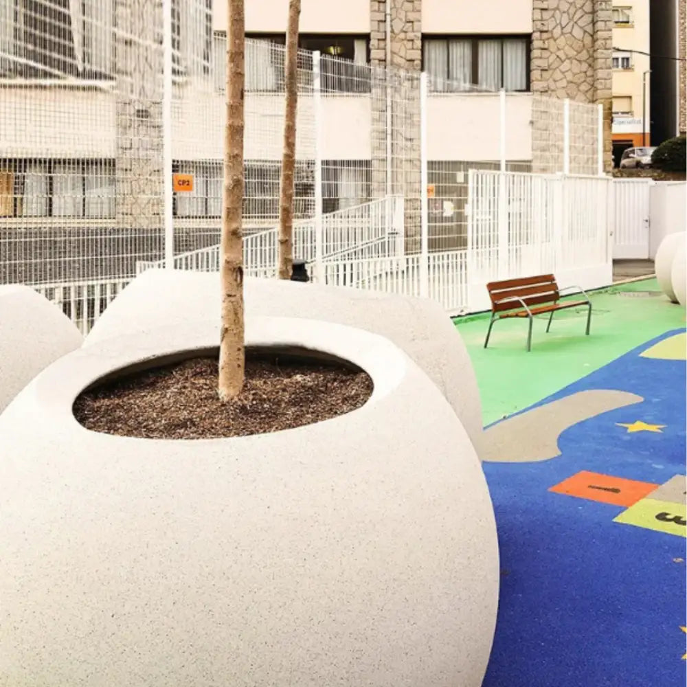 Grand pot de fleur béton