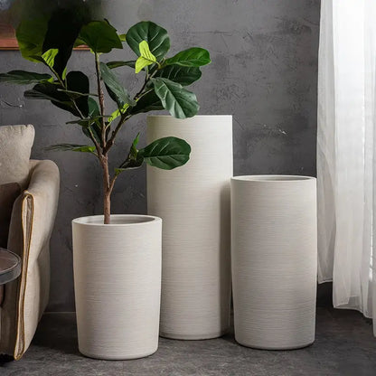 Grand pot de fleur blanc