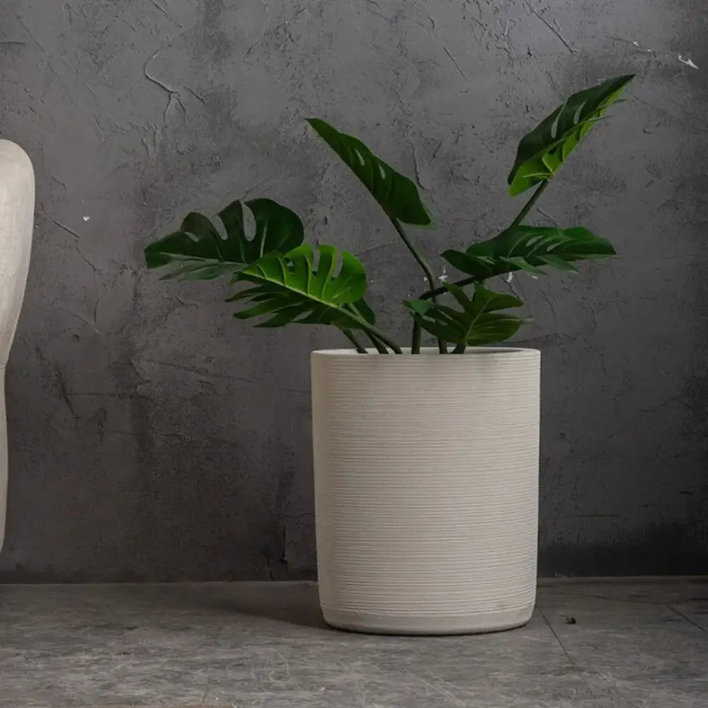 Grand pot de fleur blanc