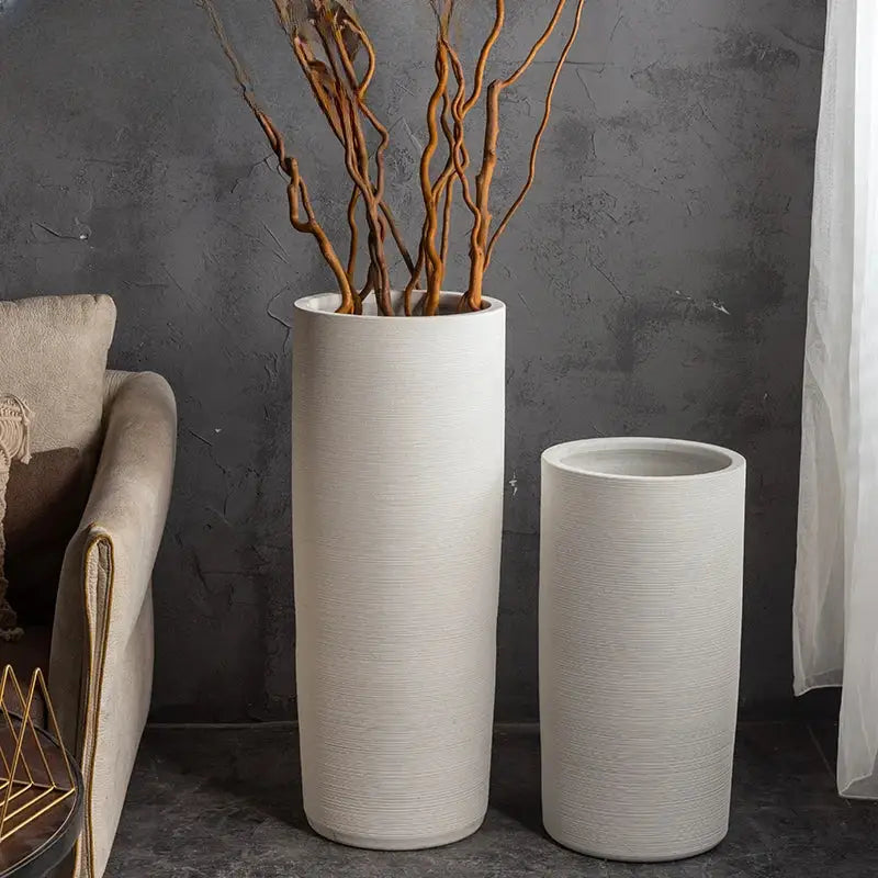 Grand pot de fleur blanc