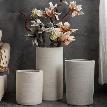 Grand pot de fleur blanc