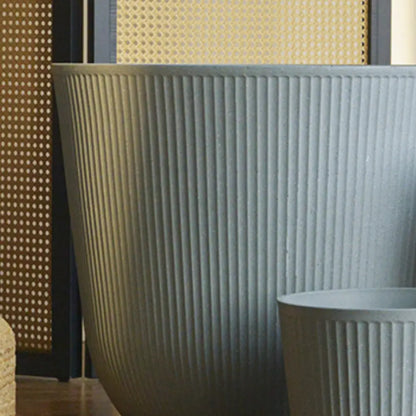 Grand pot de fleur gris