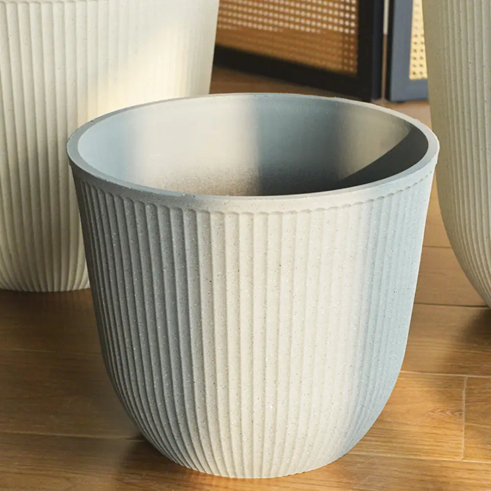 Grand pot de fleur gris