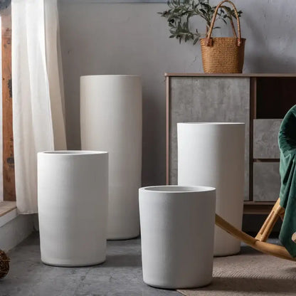 Grand pot de fleur intérieur blanc