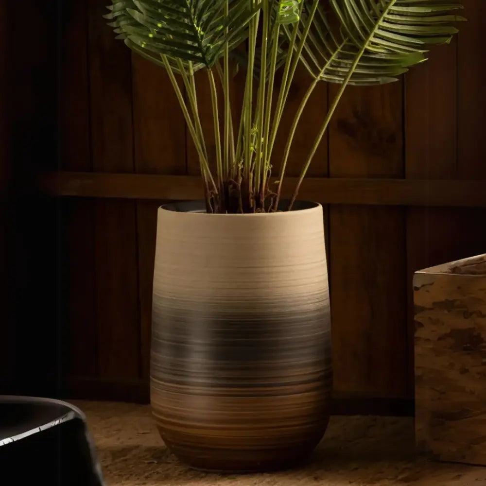 Grand pot de fleur intérieur design