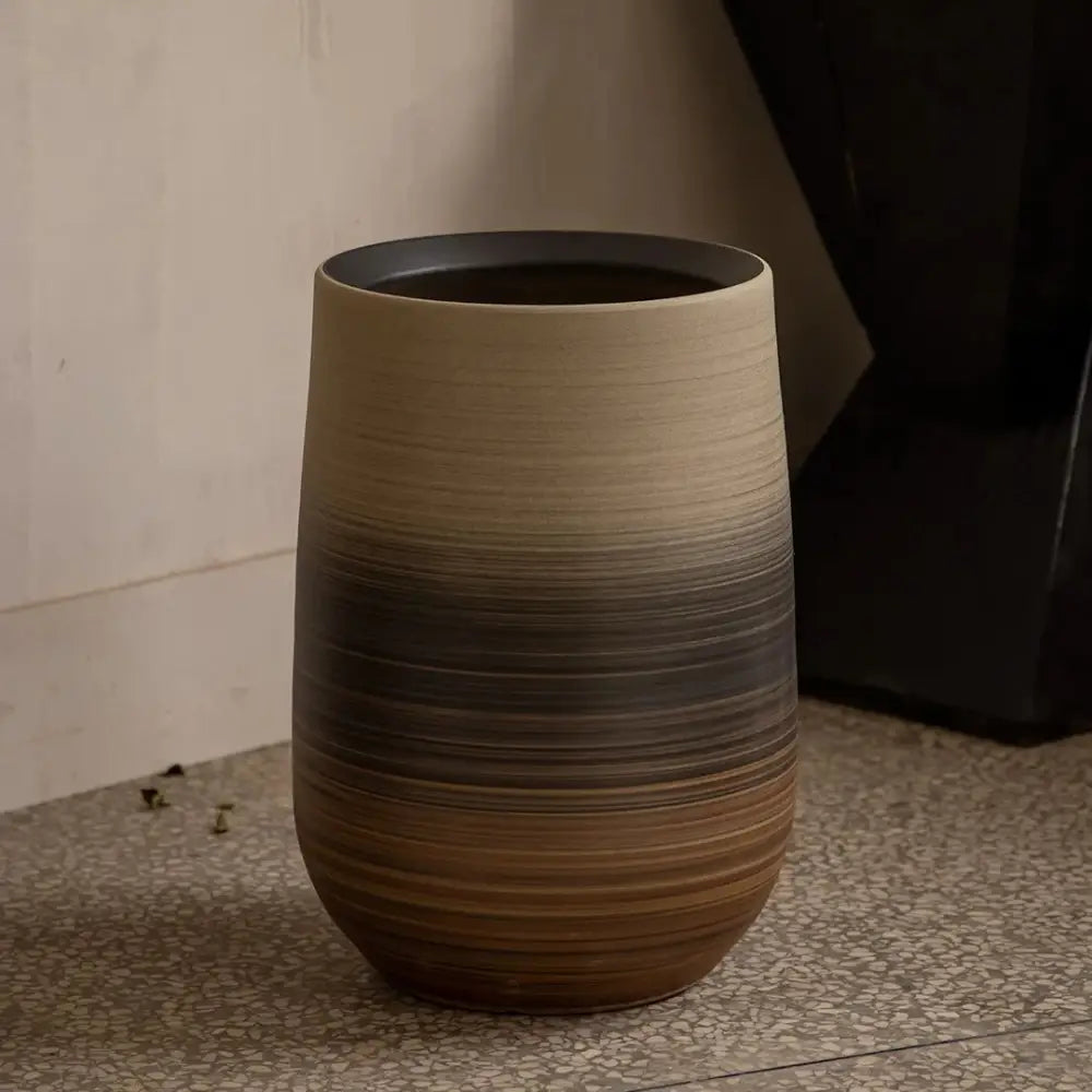 Grand pot de fleur intérieur design