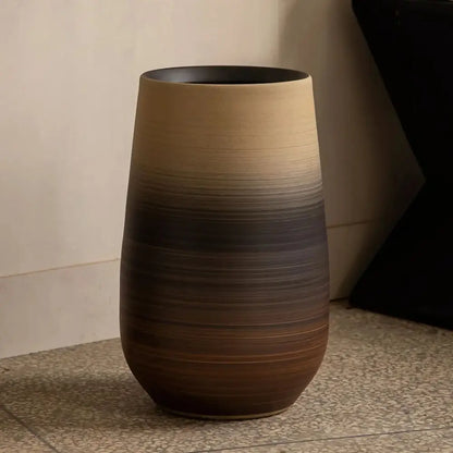 Grand pot de fleur intérieur design