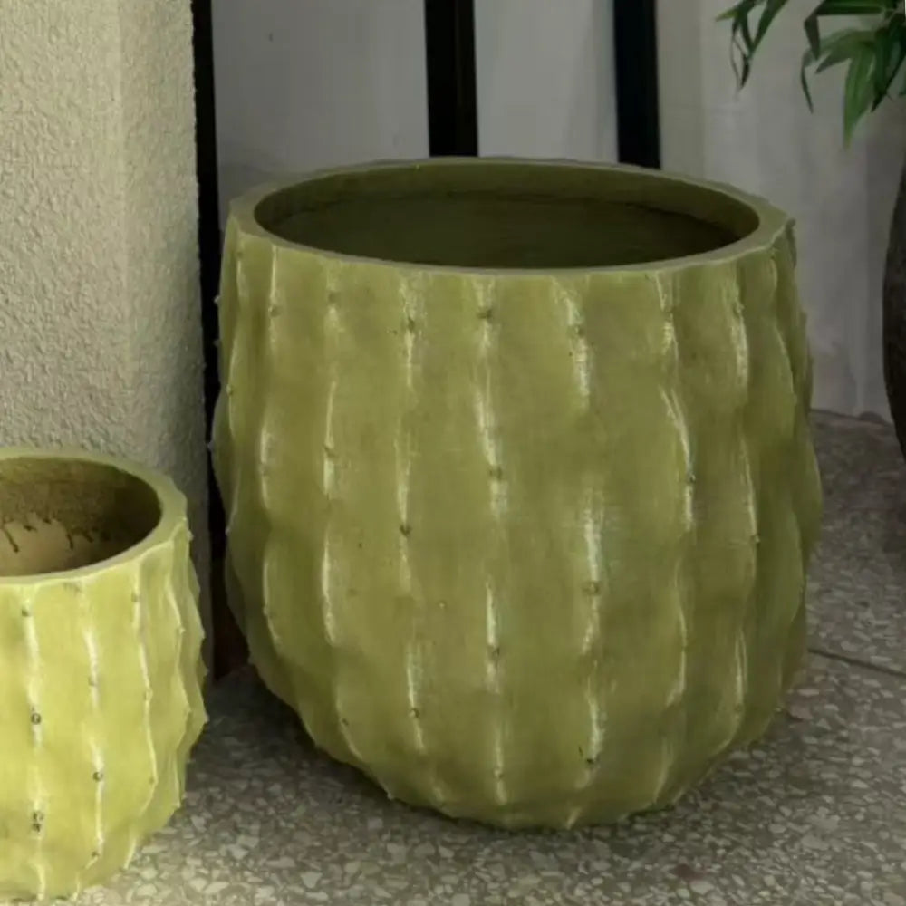 Grand pot de fleur vert