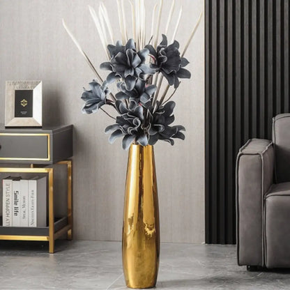 Grand vase doré à poser au sol