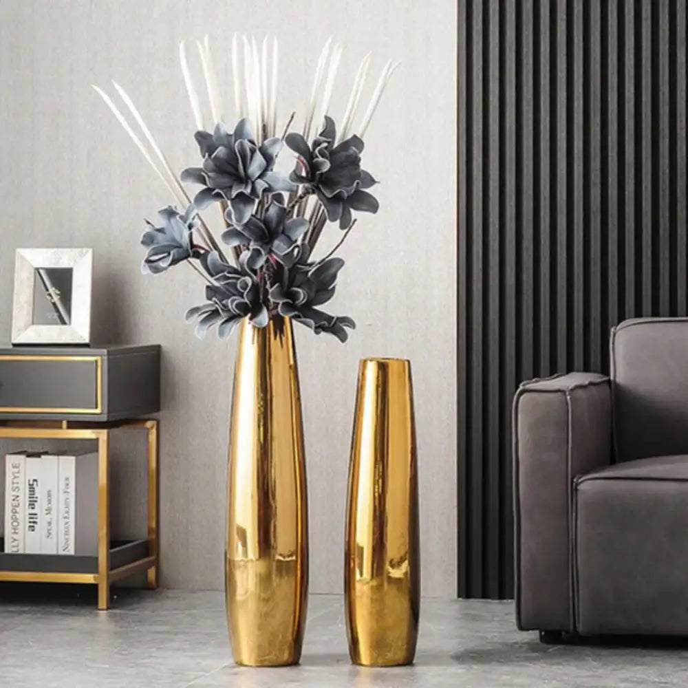 Grand vase doré à poser au sol