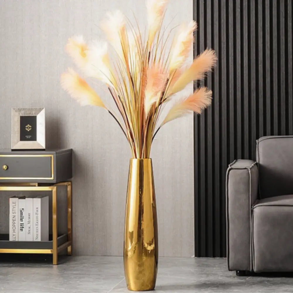 Grand vase doré à poser au sol