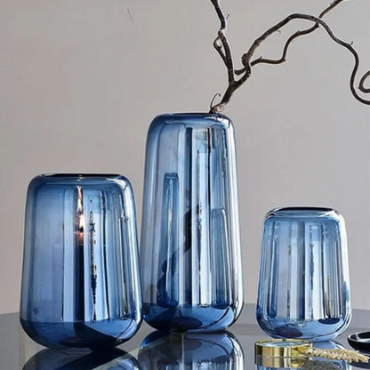 Grand vase en verre bleu