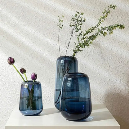 Grand vase en verre bleu
